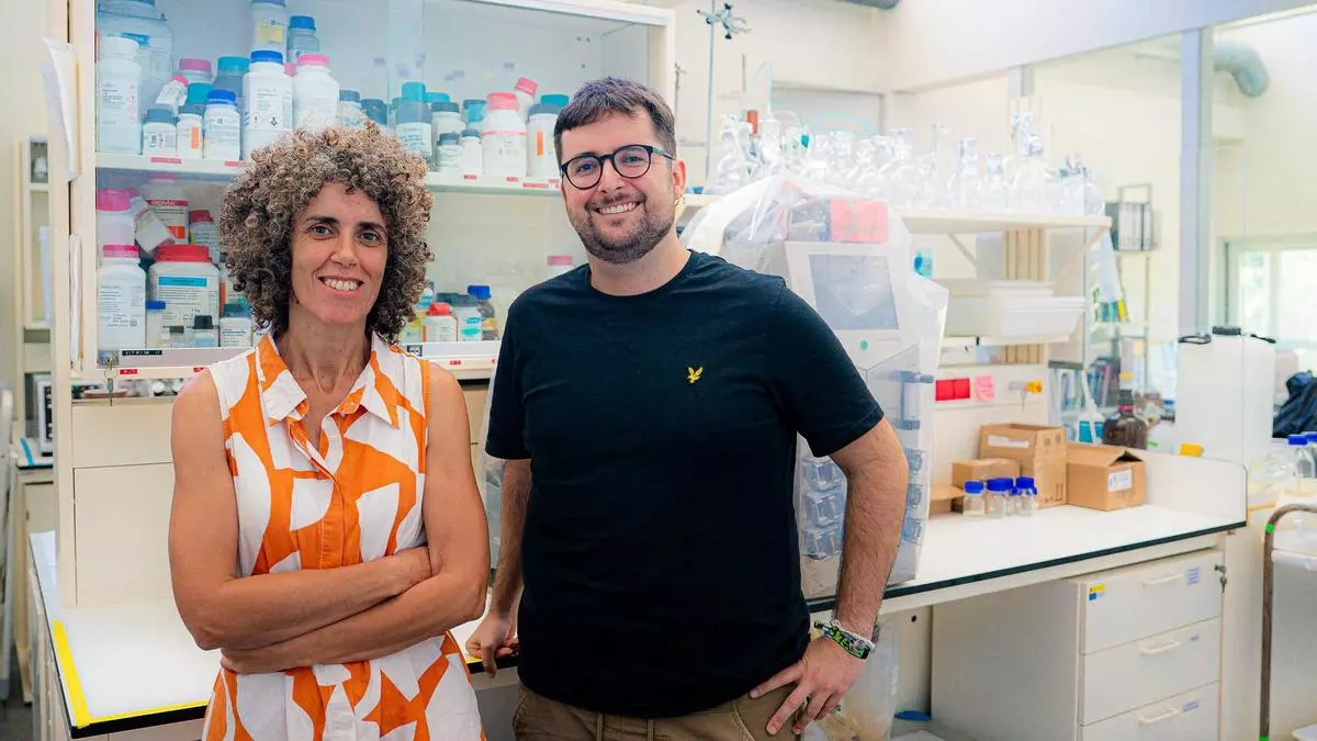 Beatriz Mouriño and Daniel Fernández in the UVigo Biological Oceanography Group laboratory